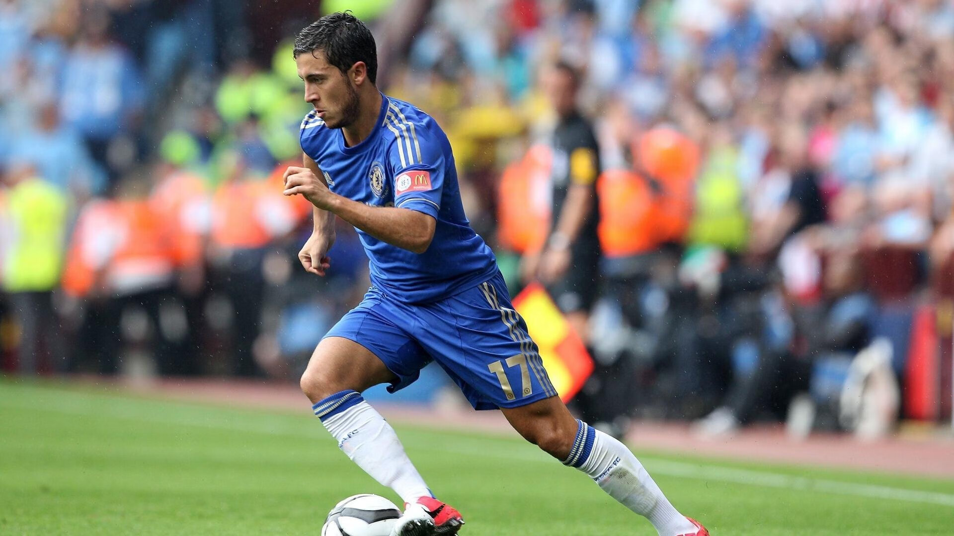 熊猫体育世界杯2026-暗夜中的孤星，德罗赞在欧冠半决赛之夜的压力熔炉中淬火重生