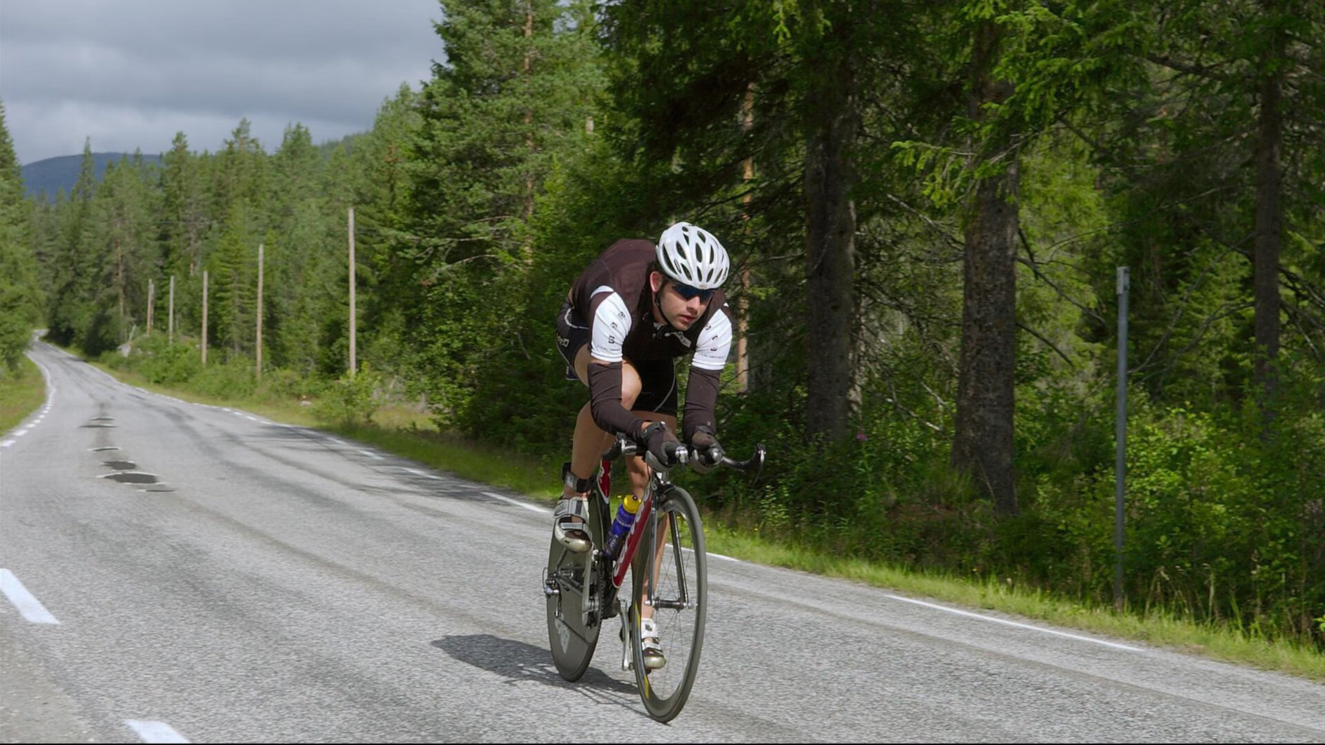 欧冠淘汰赛之夜，穆勒让比赛提前失去悬念