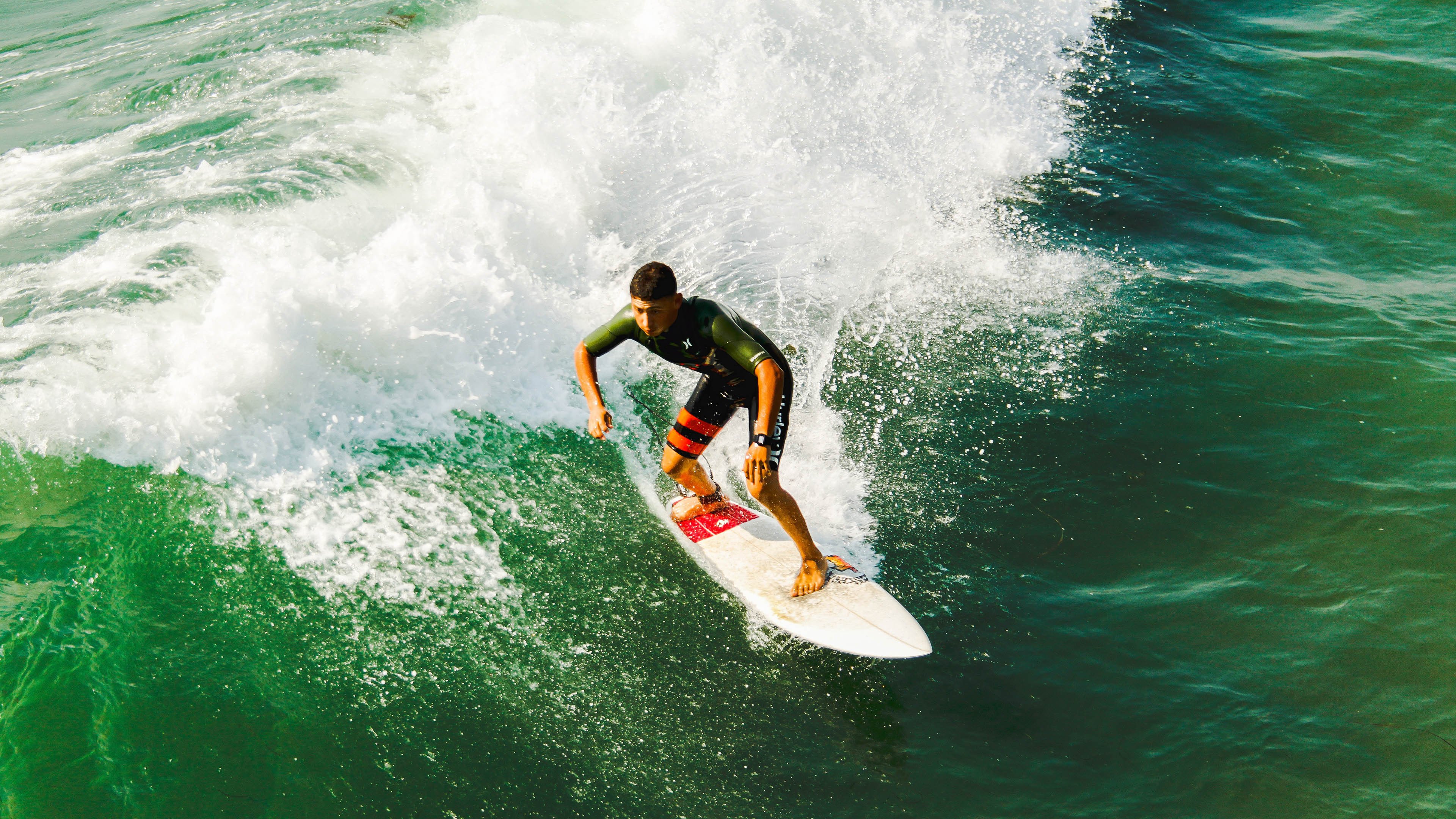 赛道新王诞生，周冠宇驾驶迈凯伦横扫梅赛德斯，统治全场