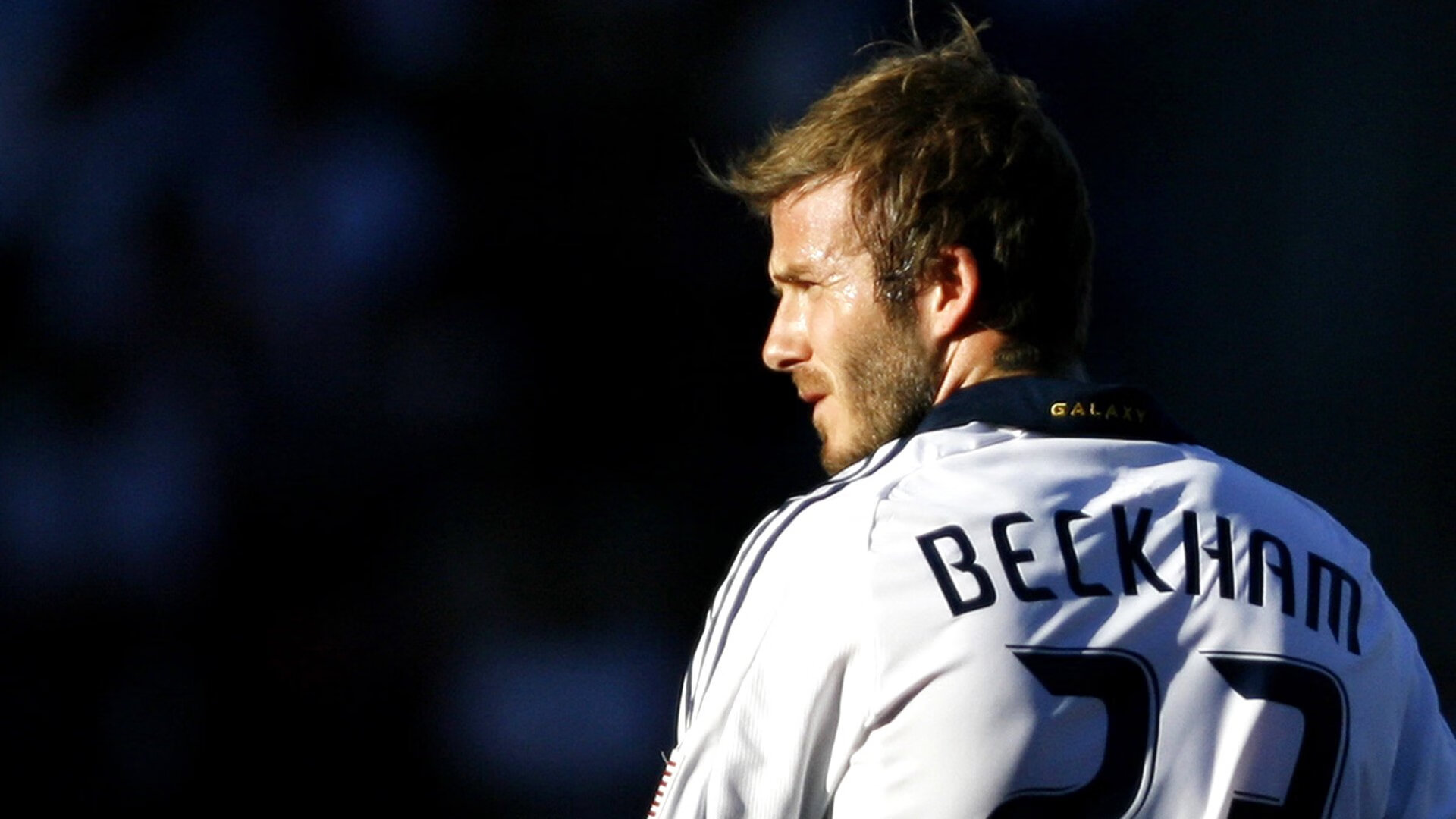 银箭与跃马的终局之战，周冠宇率阿斯顿马丁上演史诗逆转